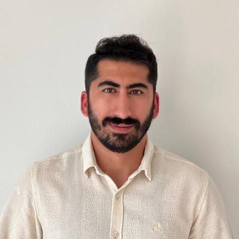 Portrait photo of Javad Ahmadi