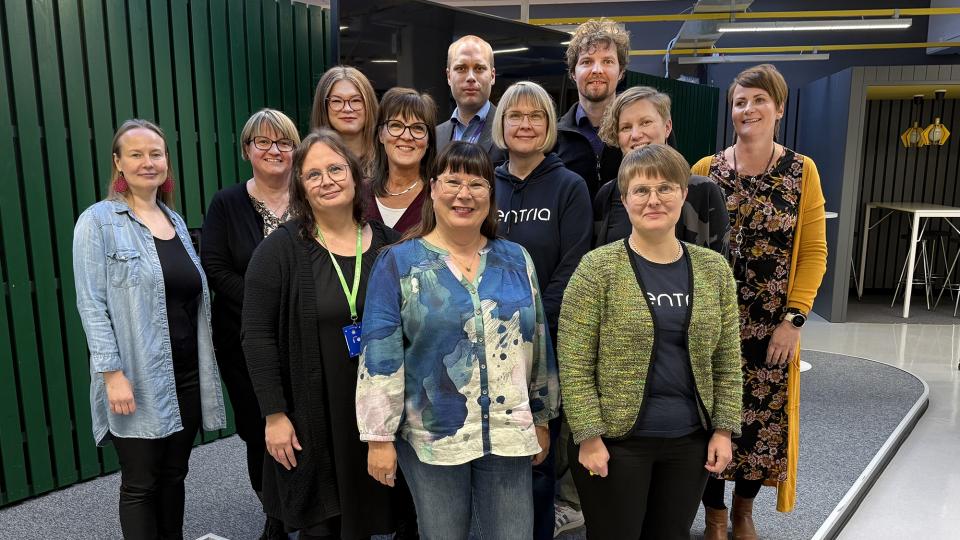 KASVA-hankkeen toimijoita ryhmäkuvassa