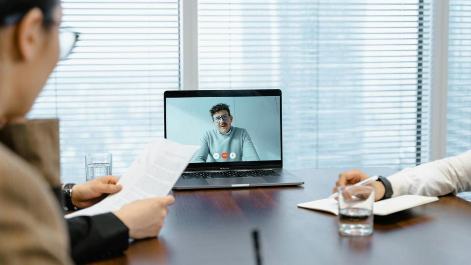 läppärillä Teams-kokous