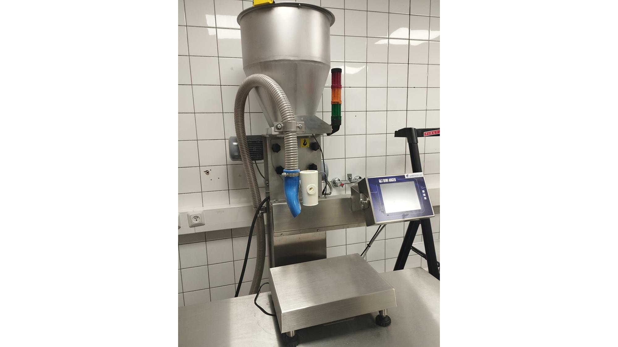 MINI ANGEL automaattinen annostelu- ja täyttökone.