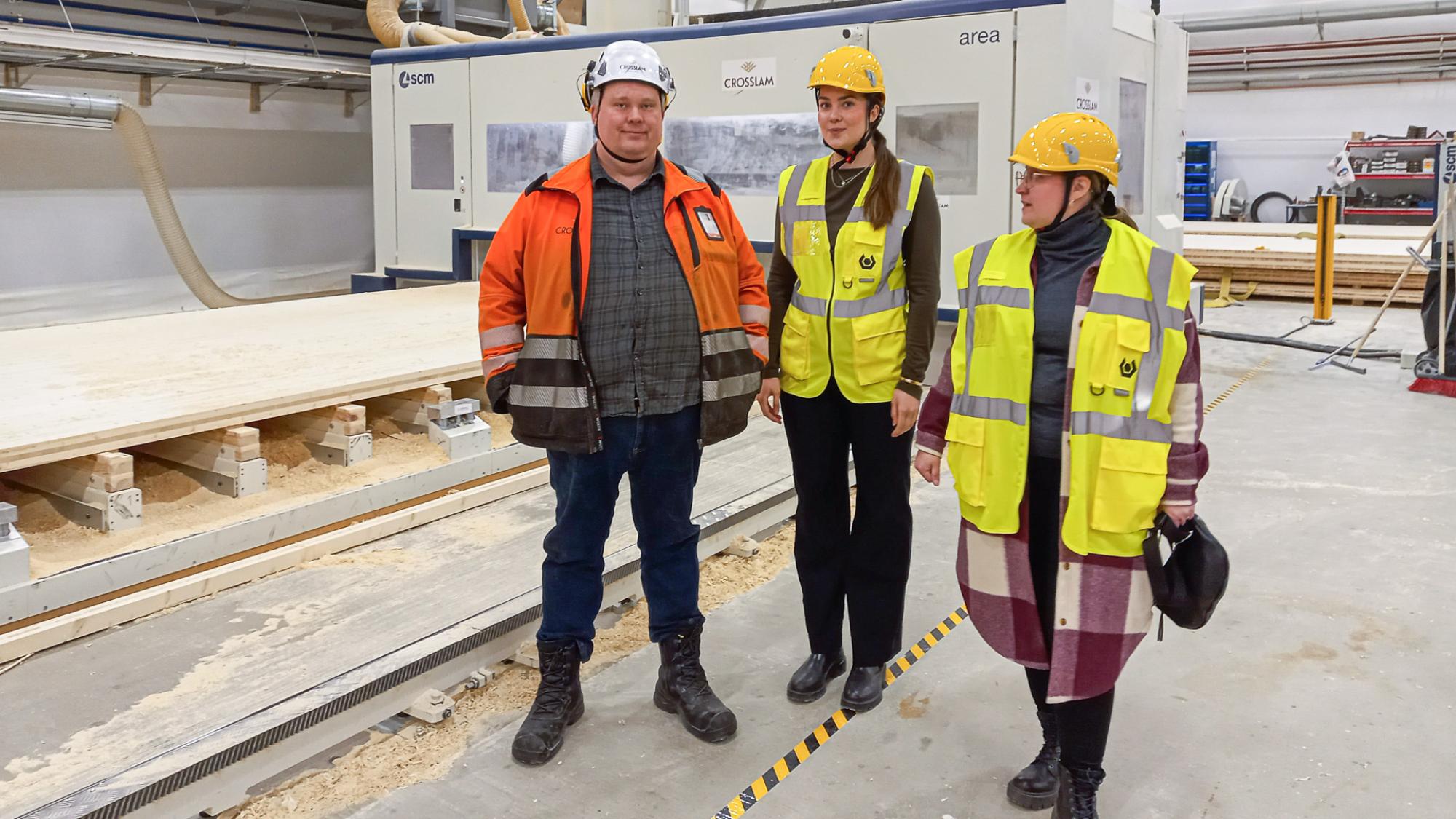 Tunnelmia Kuhmon CrossLam-tehtaan vierailulta.