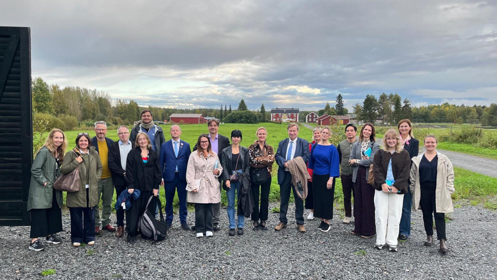 People in a group photo outside in a autumn scenery