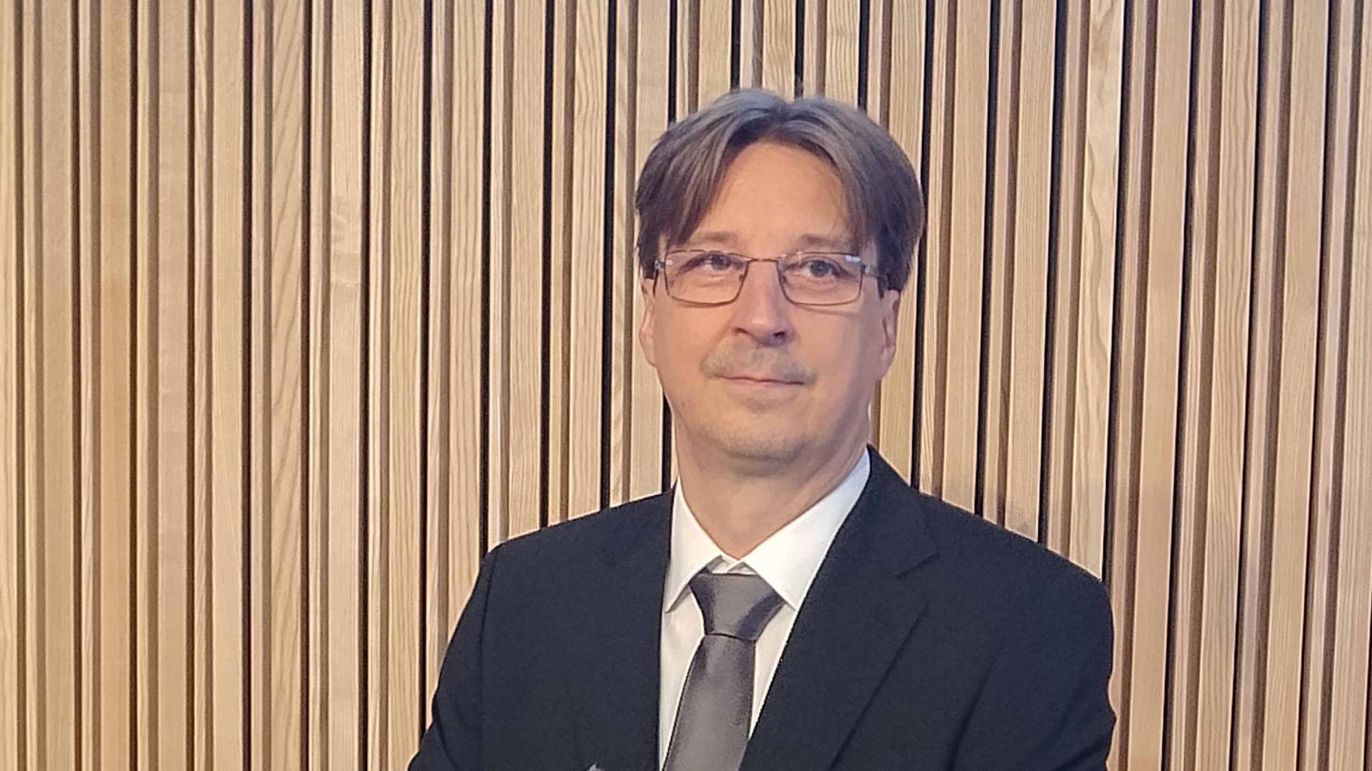 Professor Jouni Juntunen