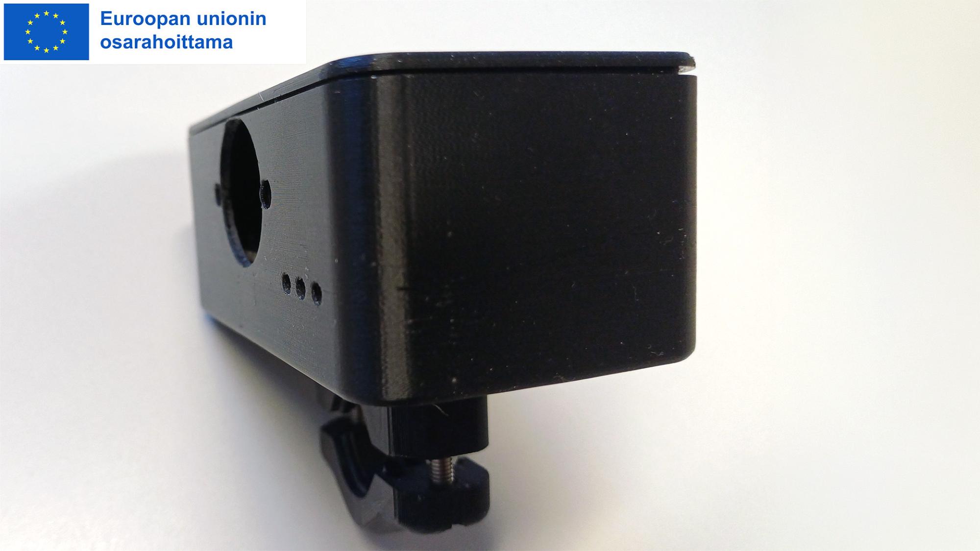 HUTTE-hankkeen kotelo- ja kiinnitysmekanismi tähtäinseurantalaitteeseen.