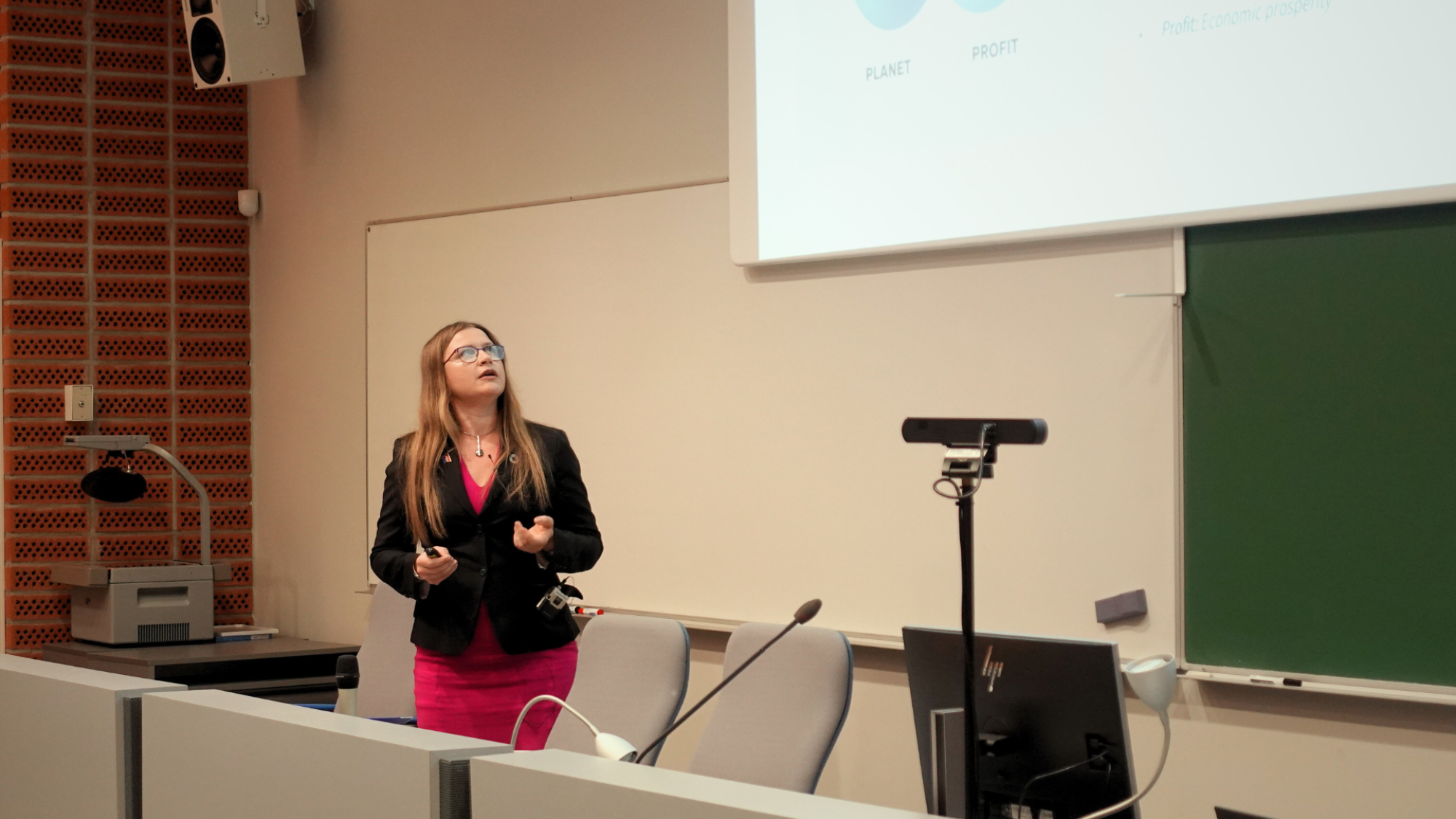 Postdoctoral Researcher Alexandra Middleton giving her demonstration lecture.