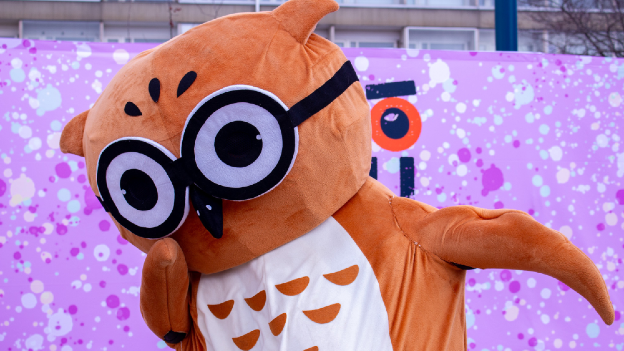 Öllövelli-opiskelijatapahtuman maskotti.