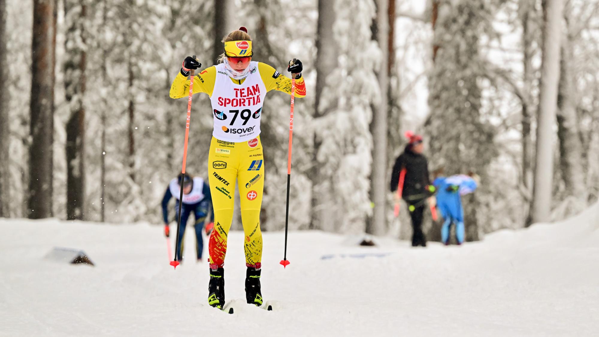 Oona Kettunen kilpailee aktiivisesti pitkän matkan hiihdossa ja työskentelee tutkijana Jyväskylän yliopiston liikuntatieteellisessä tiedekunnassa, Vuokatin liikuntateknologian yksikössä. Kuva: Ismo Aaltonen
