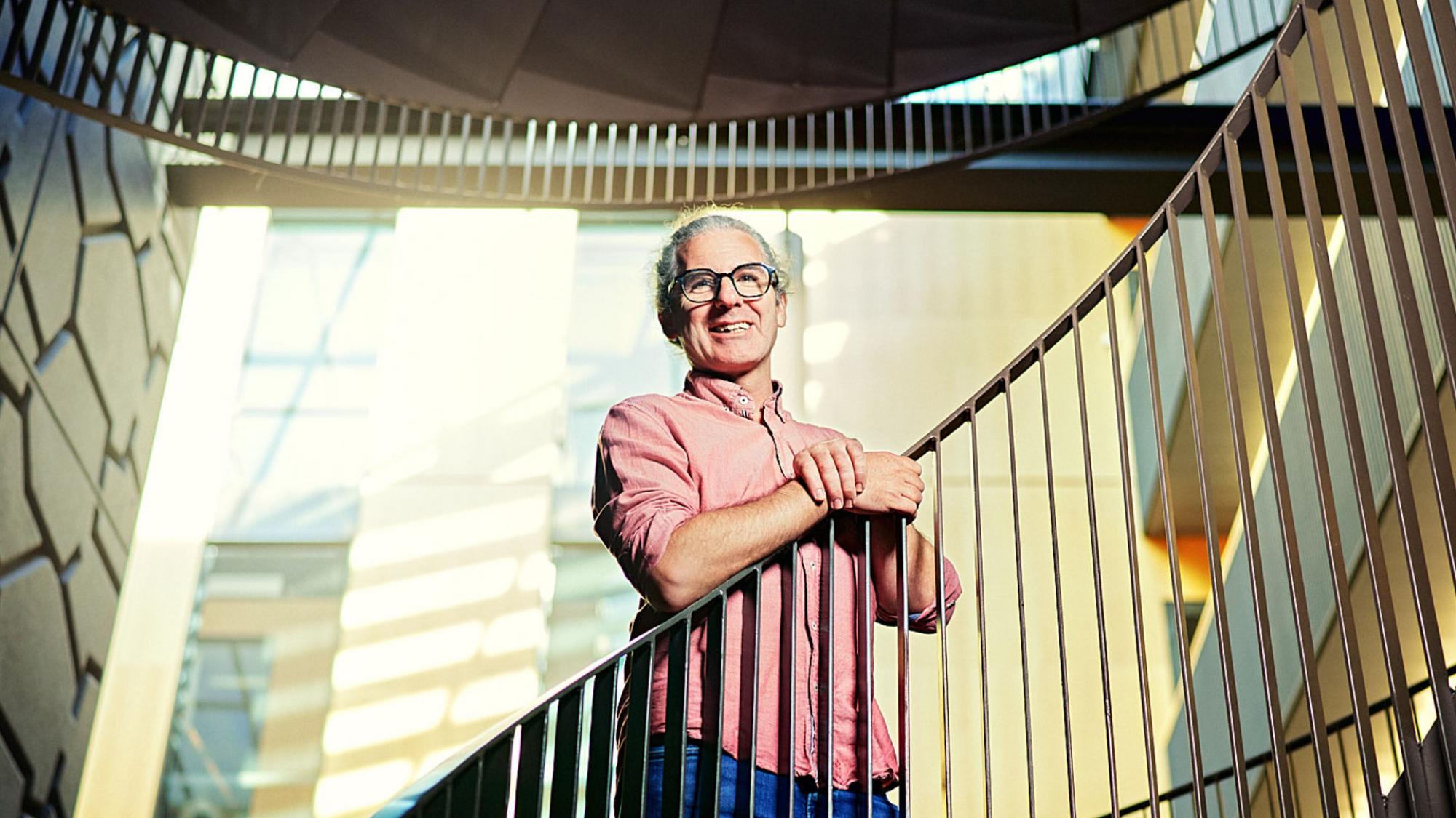 Professori Sylvain Sebert kuvattuna Oulun yliopiston Kontinkankaan kampuksella.