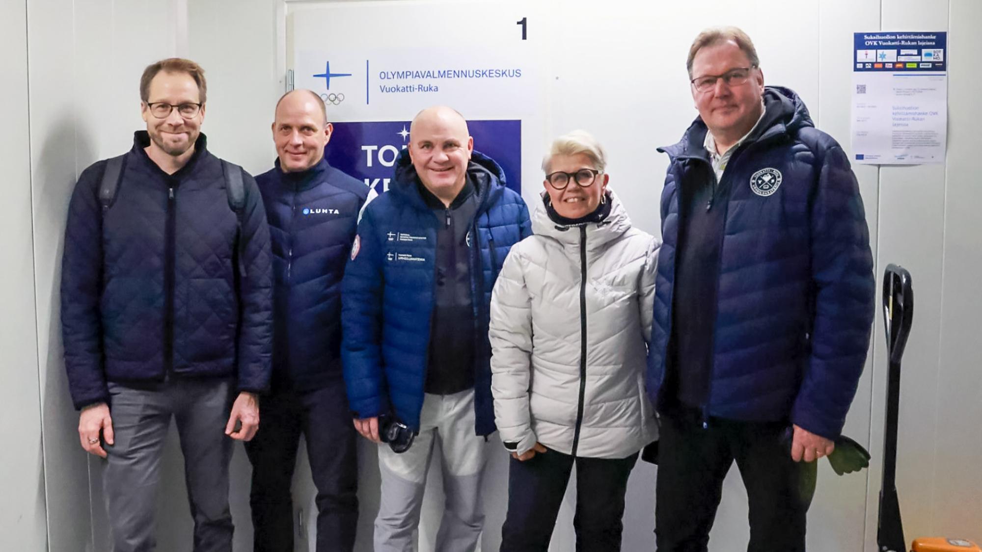 Kuvassa oikealta: Olli Ohtonen, Janne Hänninen, Janne Vuorinen, Sirpa Korkatti ja Juha Toivo.