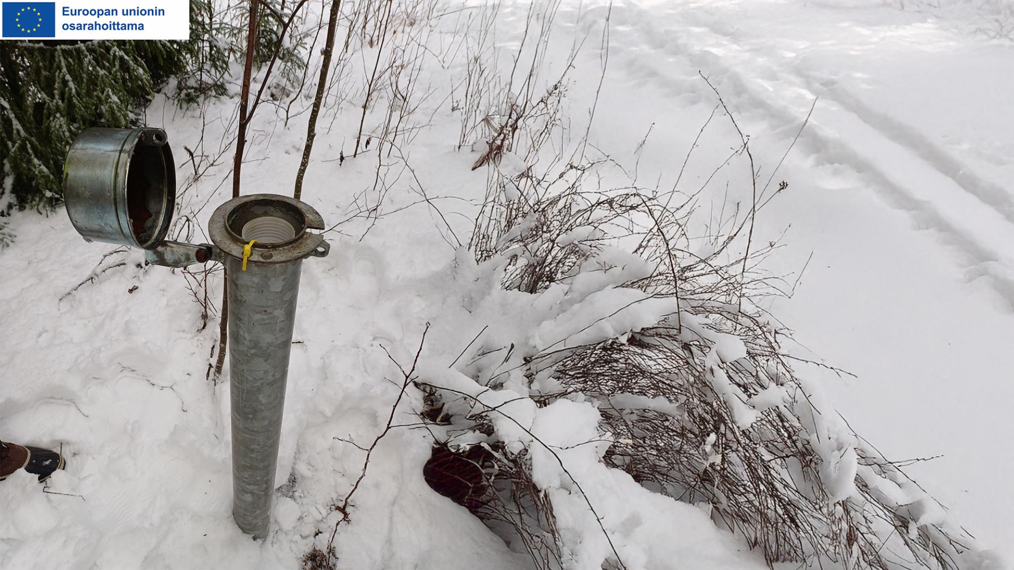 Pohjavesiputki maassa ja EU-logo