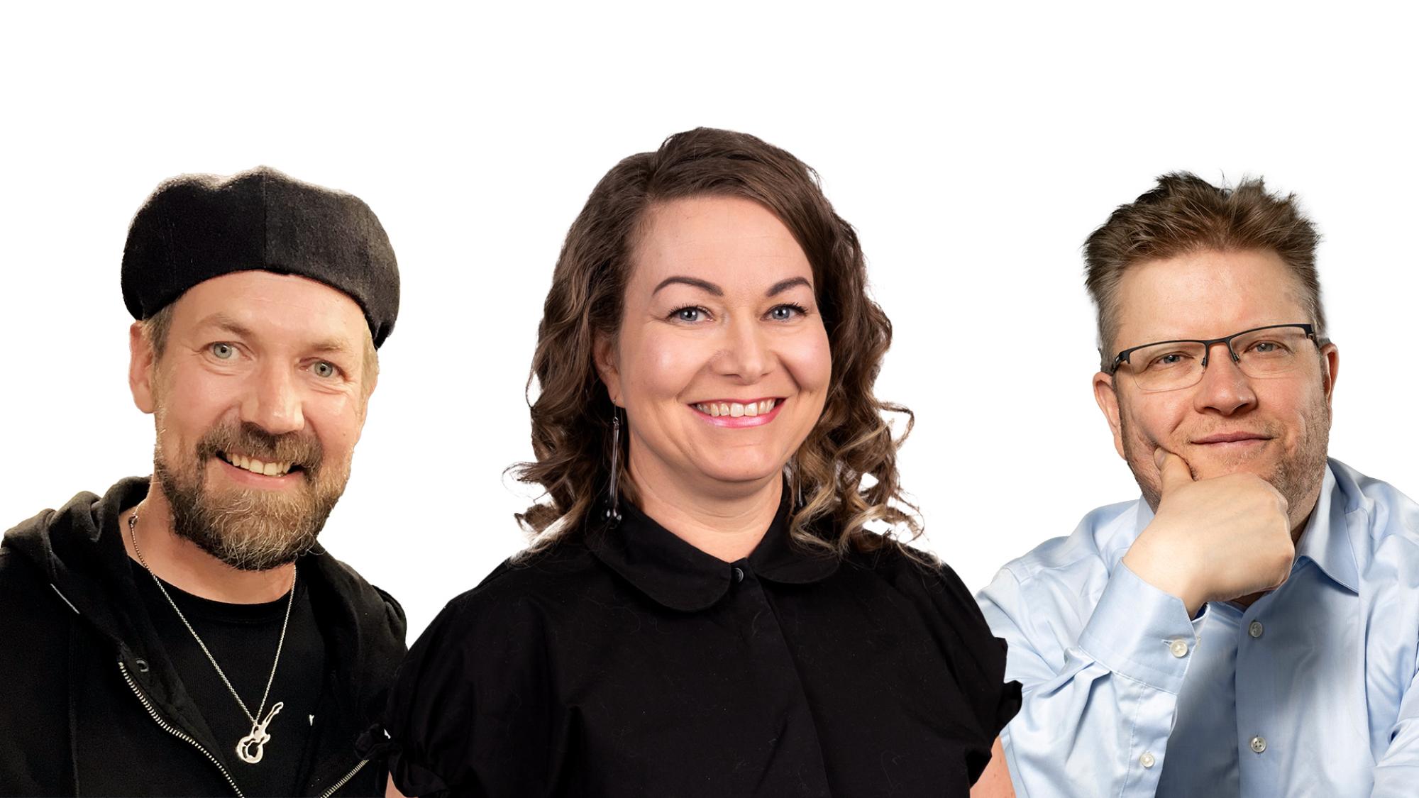 Kolme alumnia, kaksi miestä ja yksi nainen hymyillen kertovat yrittäjän arjestaan.